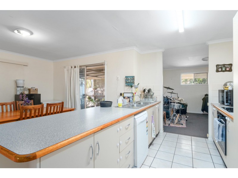 2 Smith Place, Emerald QLD 4720