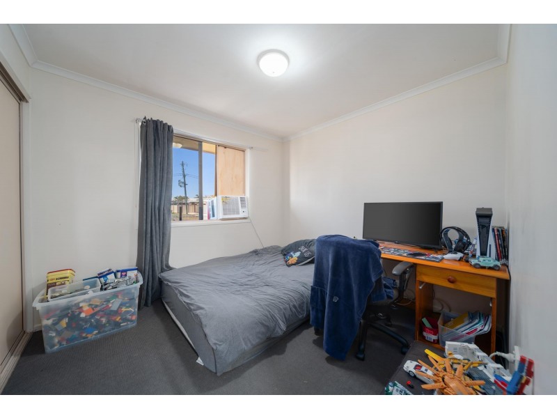 2 Smith Place, Emerald QLD 4720