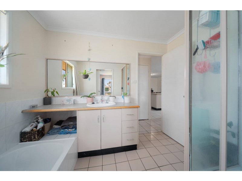 2 Smith Place, Emerald QLD 4720