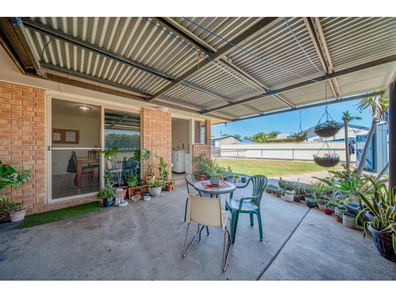 2 Smith Place, Emerald QLD 4720
