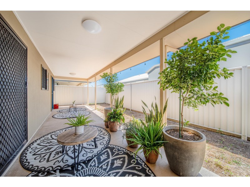 2/23 Desgrand Street, Emerald QLD 4720