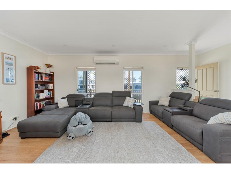 13 Roxburgh Street, Capella QLD 4723