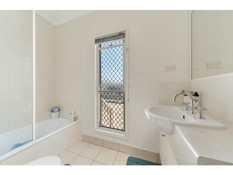 13 Roxburgh Street, Capella QLD 4723