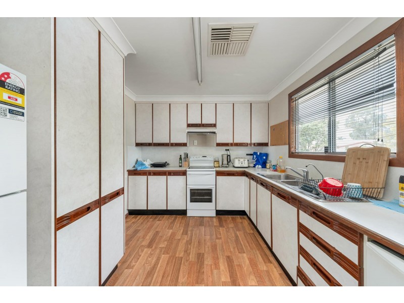 52 Park Avenue, Emerald QLD 4720