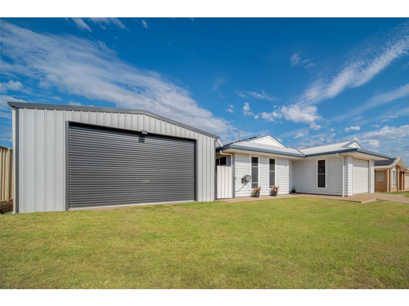 21 Lakeside Drive, Emerald QLD 4720