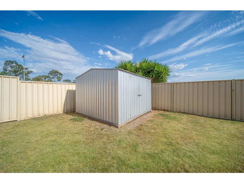 21 Lakeside Drive, Emerald QLD 4720