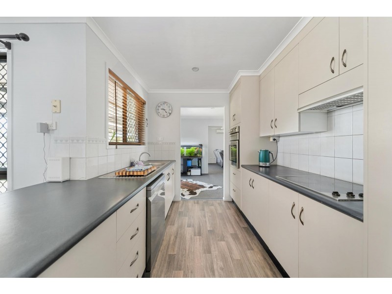 5 Eubar Place, Emerald QLD 4720