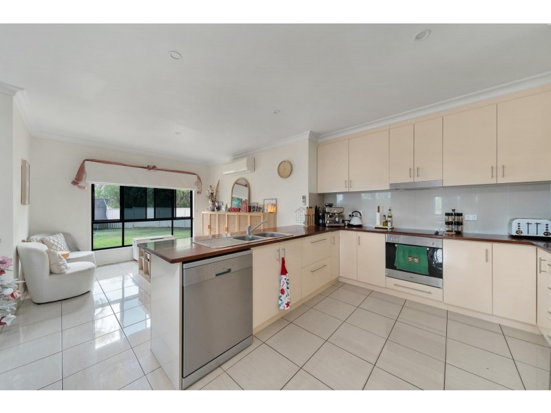 26 Cook Close, Emerald QLD 4720