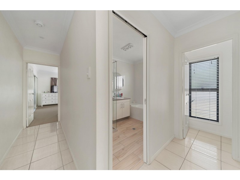 26 Cook Close, Emerald QLD 4720