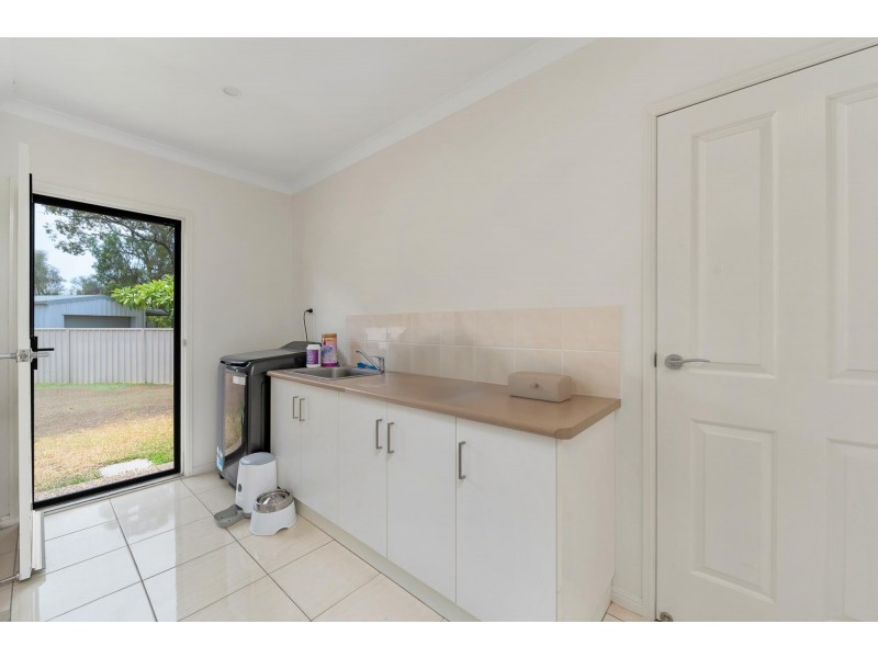 26 Cook Close, Emerald QLD 4720