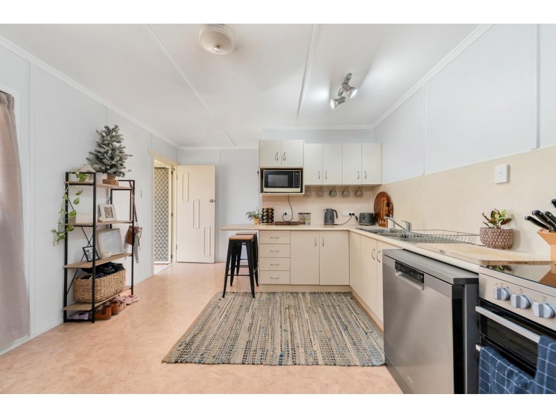 10 Topaz Street, Emerald QLD 4720