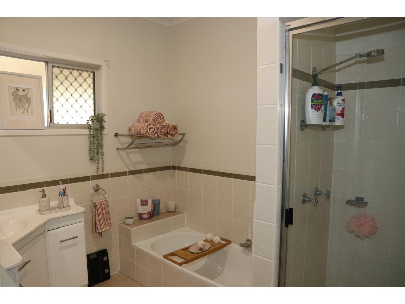 10 Pryor Place, Emerald QLD 4720