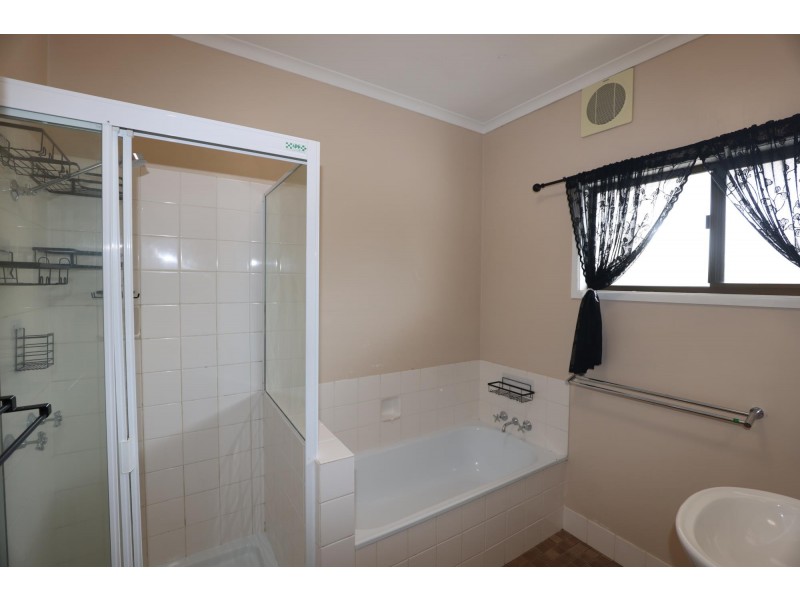 25 Bonython Drive, Emerald QLD 4720