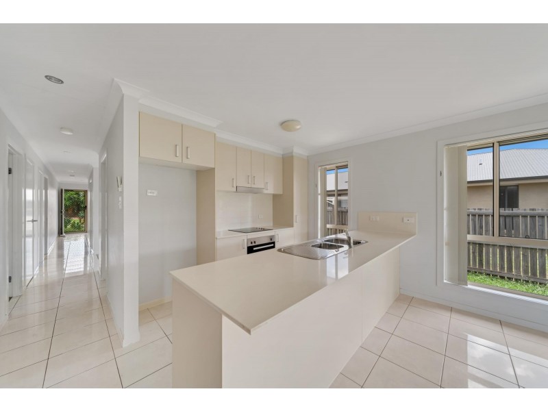 11 Onyx Street, Emerald QLD 4720