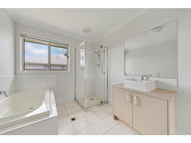 11 Onyx Street, Emerald QLD 4720