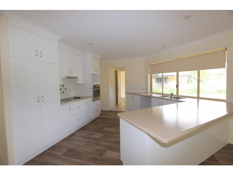 2 Kaitlyn Place, Emerald QLD 4720