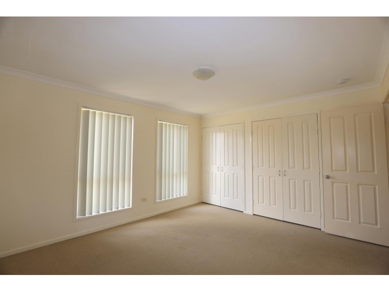 2 Kaitlyn Place, Emerald QLD 4720