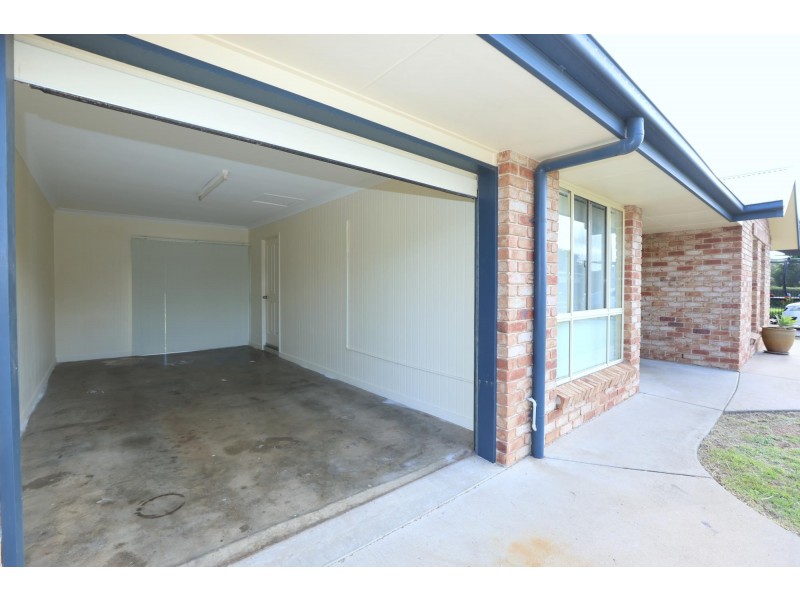 2 Kaitlyn Place, Emerald QLD 4720