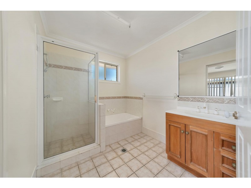 15 Jeppesen Drive, Emerald QLD 4720