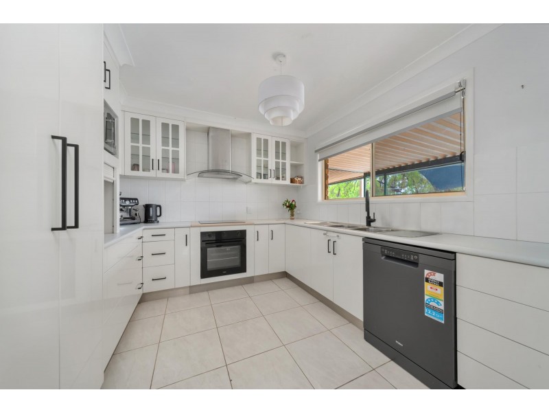 2 Wren Court, Emerald QLD 4720