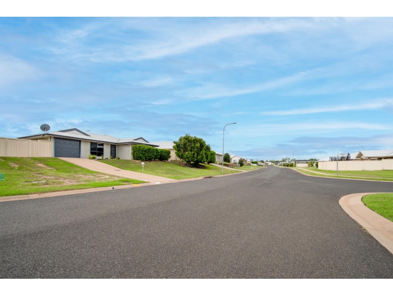 24 Scenic Drive, Emerald QLD 4720