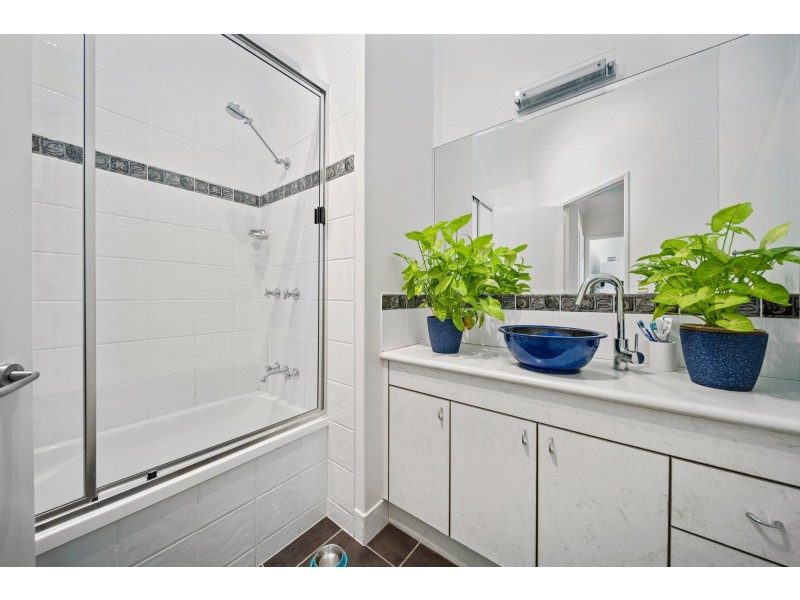 1 Fig Tree Court, Emerald QLD 4720