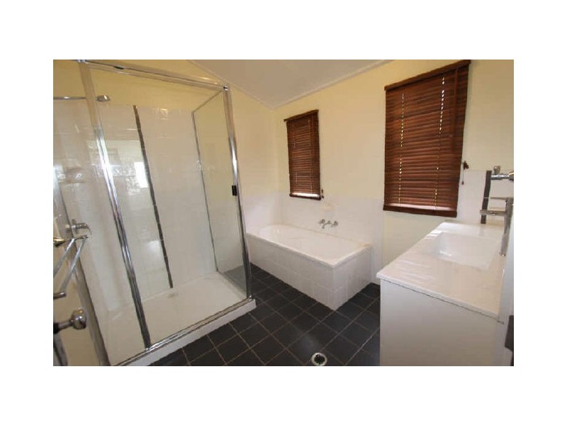 4 Round Tree Drive, Emerald QLD 4720