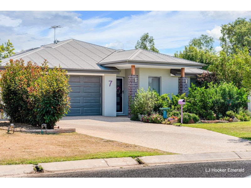 7 Canterbury Road, Emerald QLD 4720