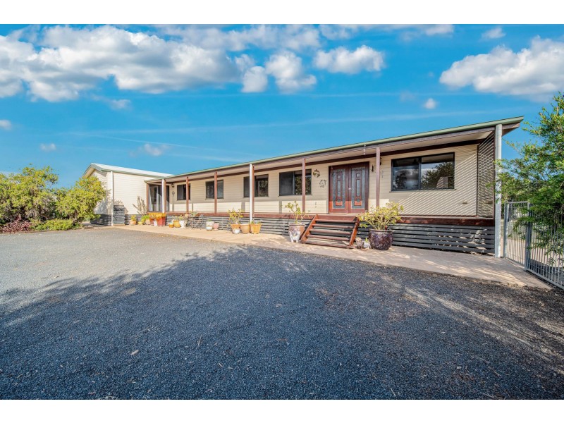 14 Rodeo Court, Emerald QLD 4720