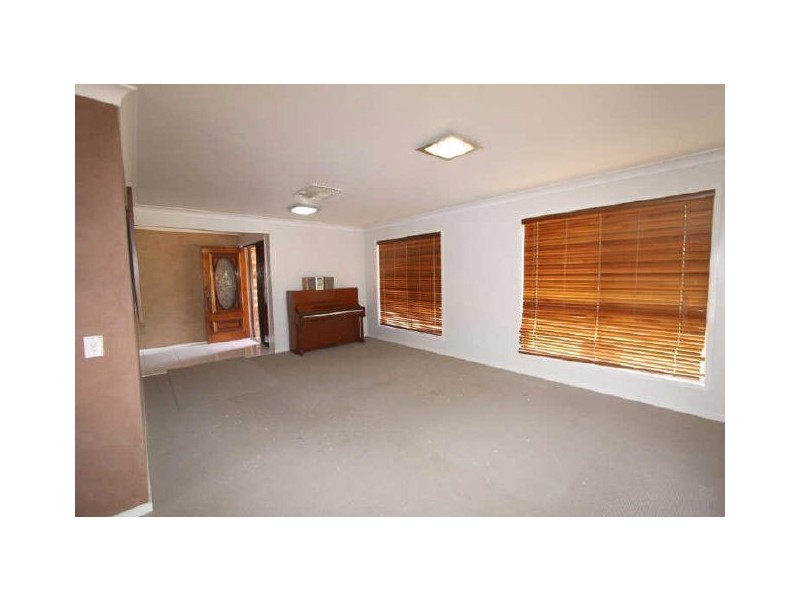 9 Cominos Street, Emerald QLD 4720