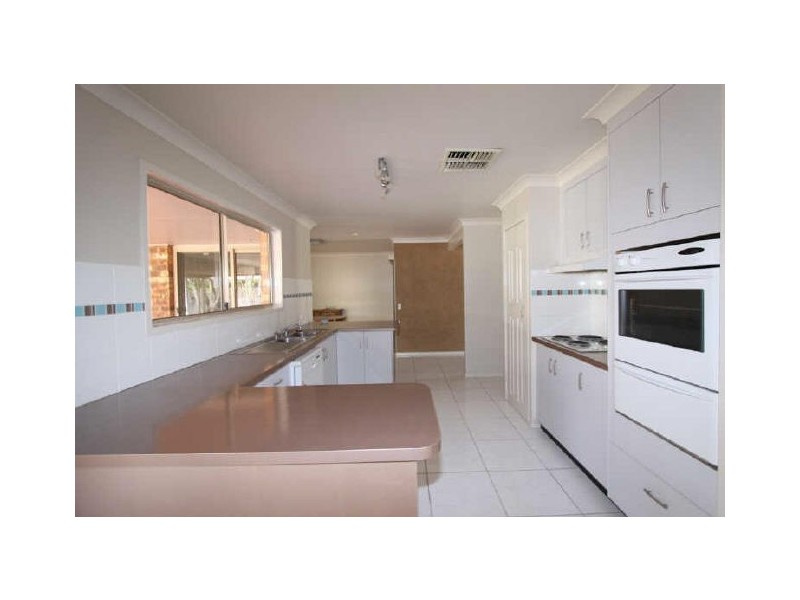 9 Cominos Street, Emerald QLD 4720