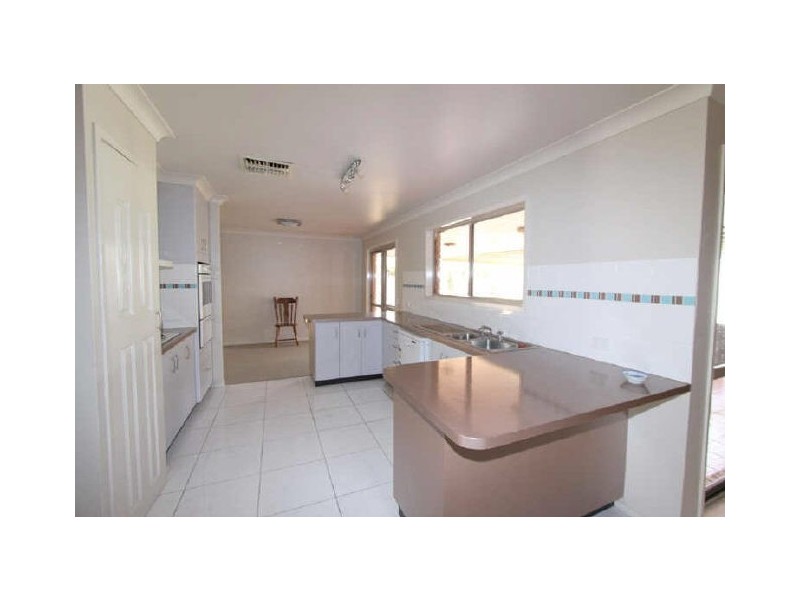 9 Cominos Street, Emerald QLD 4720