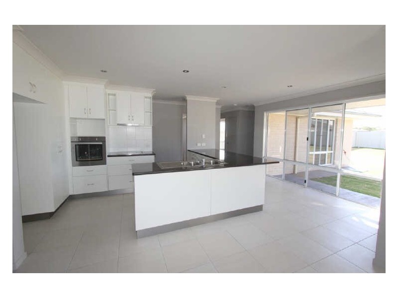 42 Mayfair Drive, Emerald QLD 4720