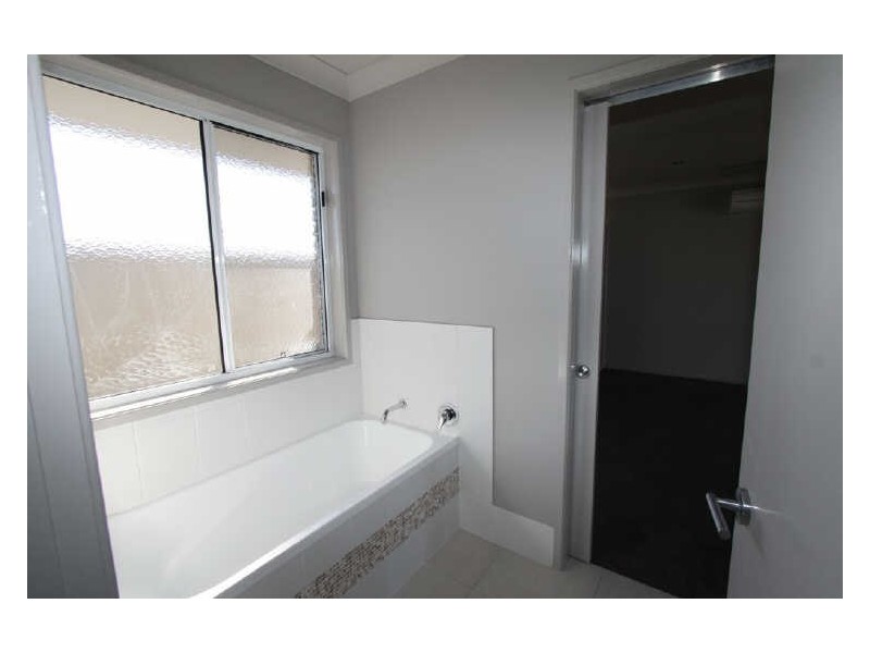 42 Mayfair Drive, Emerald QLD 4720