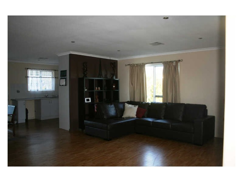 9 Bauhinia Court, Emerald QLD 4720