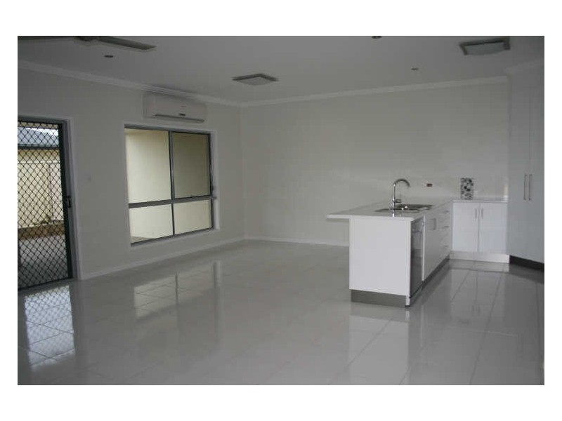 2/4 Yering Street, Emerald QLD 4720