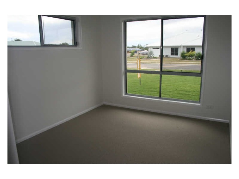 2/4 Yering Street, Emerald QLD 4720