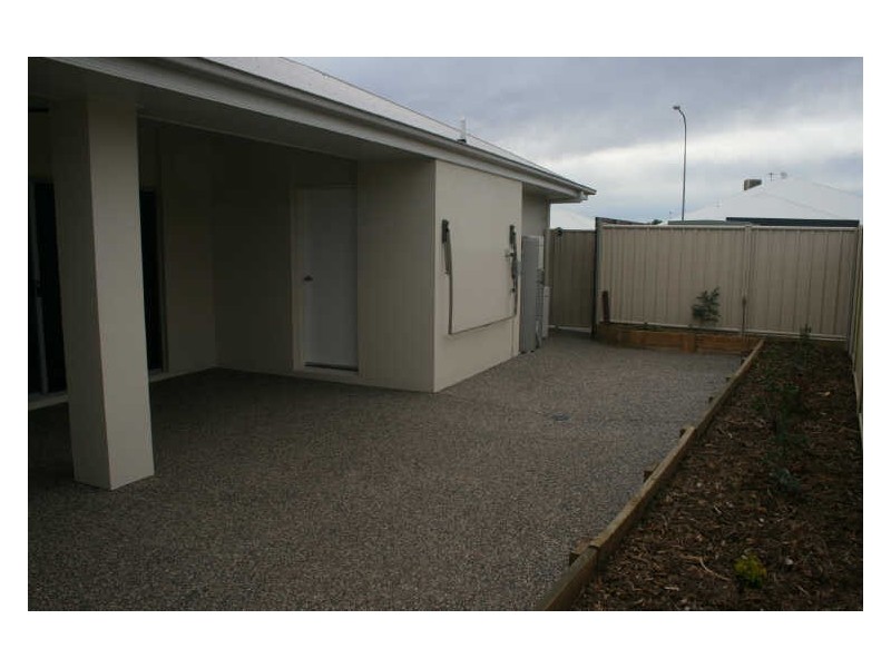 2/4 Yering Street, Emerald QLD 4720