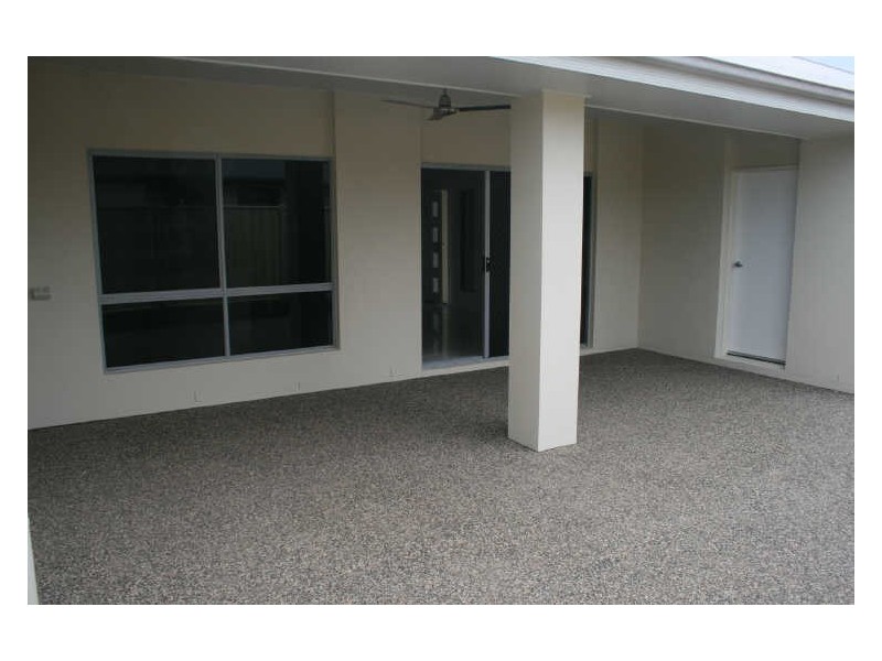 2/4 Yering Street, Emerald QLD 4720