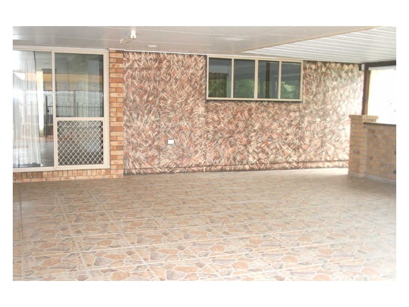 34 Cowan Crescent, Emerald QLD 4720