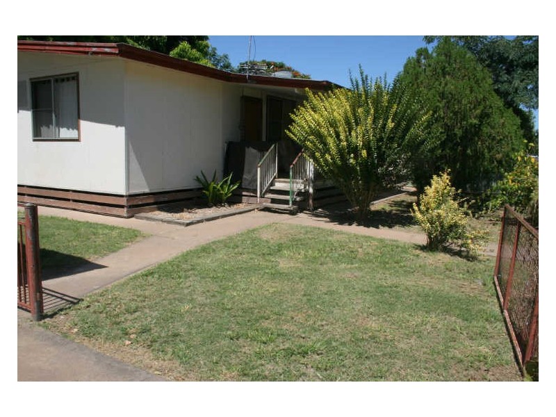 96 Ruby Street, Emerald QLD 4720