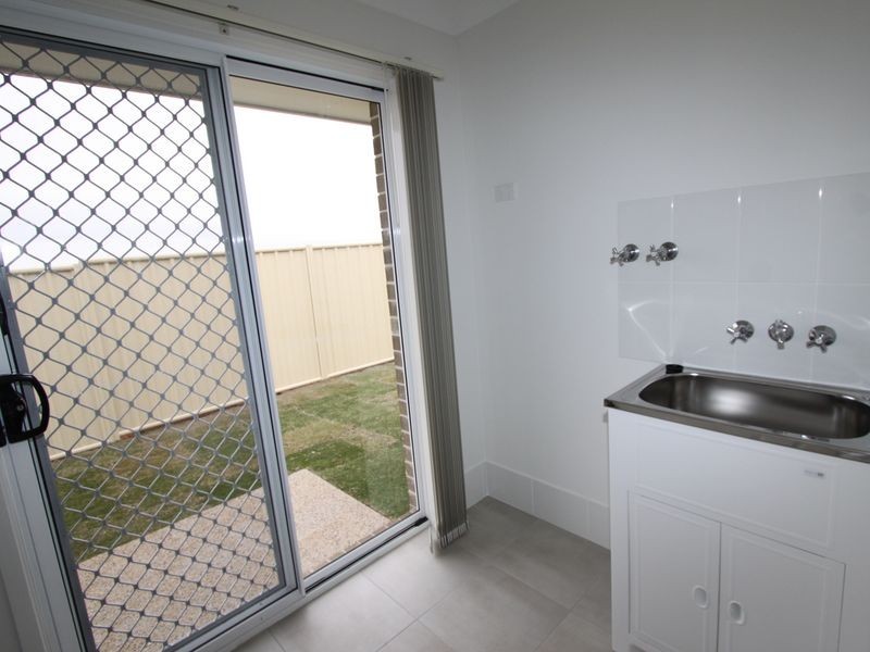 15 Lakeside Drive, Emerald QLD 4720