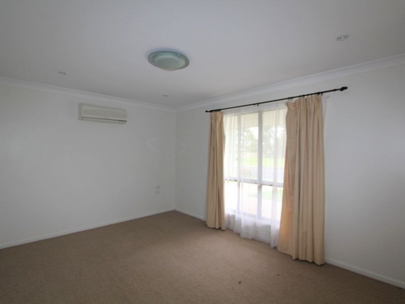 21 Crinum Crescent, Emerald QLD 4720