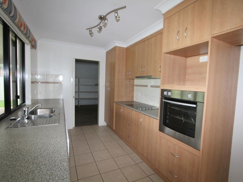 21 Crinum Crescent, Emerald QLD 4720