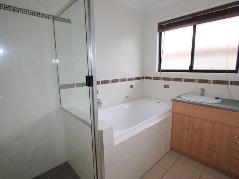 21 Crinum Crescent, Emerald QLD 4720