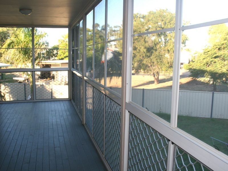 6 Roseanne Road, Emerald QLD 4720