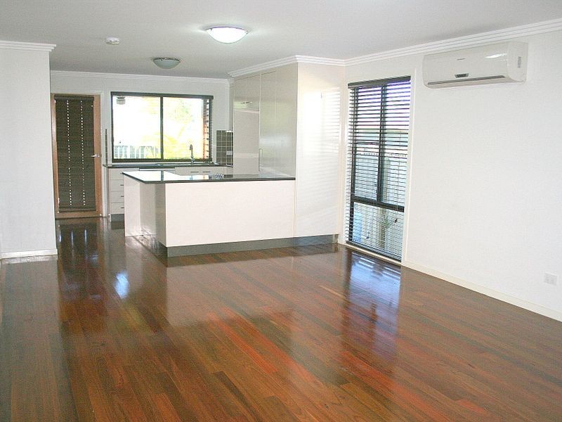 2/72 Long Street, Emerald QLD 4720