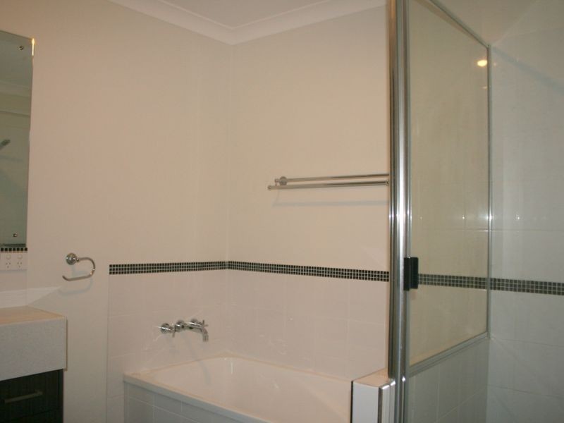 2/72 Long Street, Emerald QLD 4720