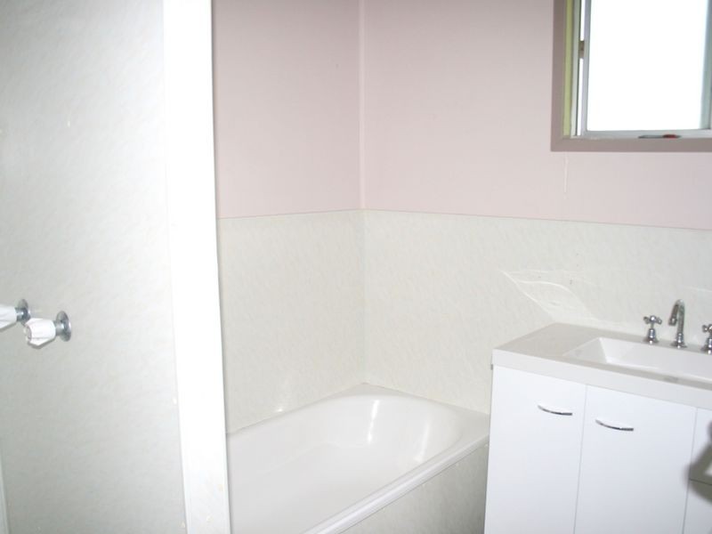 16 Centenary Drive, Emerald QLD 4720