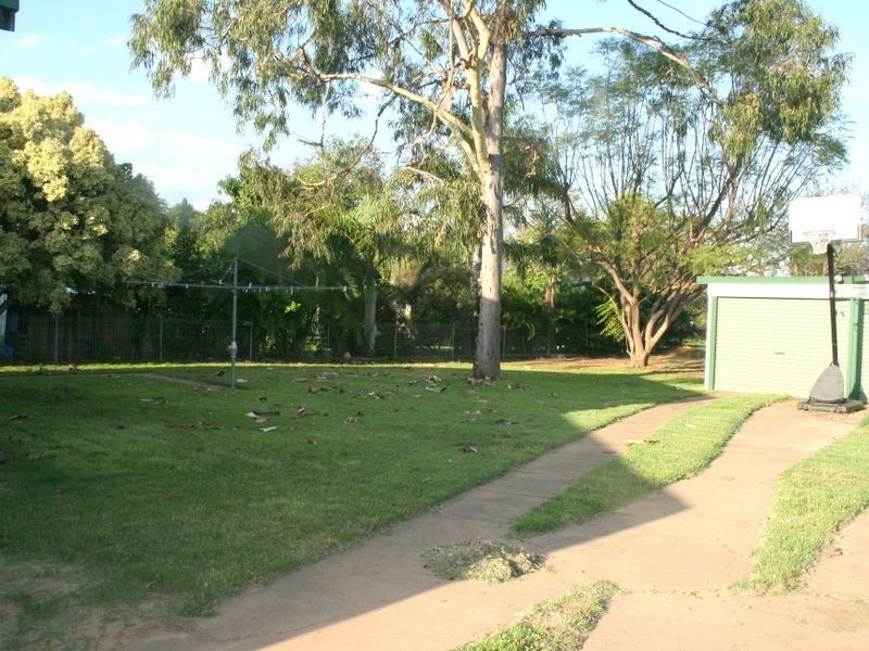 16 Centenary Drive, Emerald QLD 4720